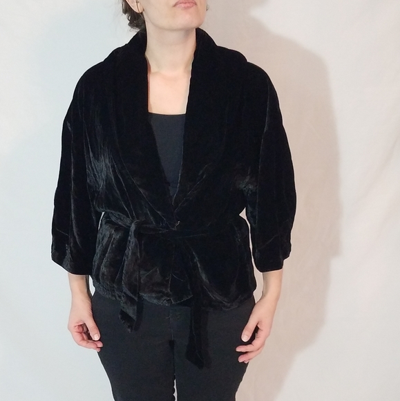 Jackets & Blazers - Beautiful woman's velvet jacket!